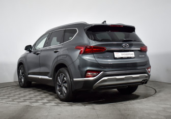 Подержанный автомобиль Hyundai Santa Fe 2019 года (7 фото)
