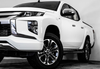 Подержанный автомобиль Mitsubishi L200 2022 года (2 фото)
