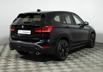 Подержанный автомобиль BMW X1 2021 года (5 фото)