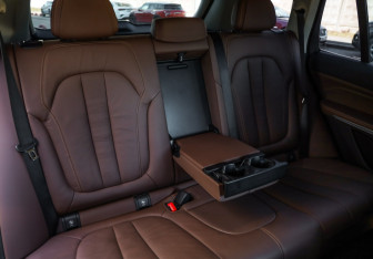 Подержанный автомобиль BMW X5 2021 года (27 фото)