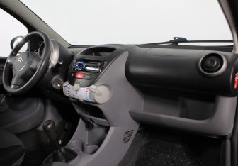 Подержанный автомобиль Citroen C1 2010 года (3 фото)