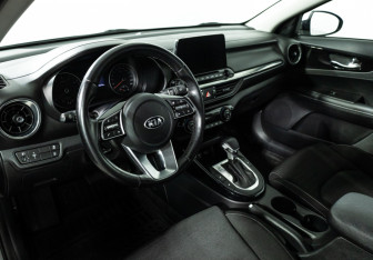 Подержанный автомобиль Kia Cerato Sedan 2019 года (11 фото)