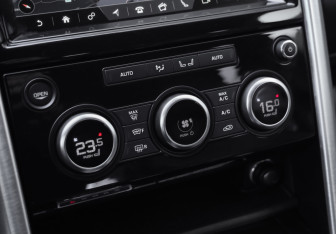Подержанный автомобиль Land Rover Discovery 2019 года (22 фото)