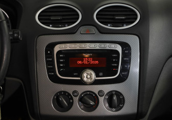 Подержанный автомобиль Ford Focus Hatchback 2011 года (5 фото)