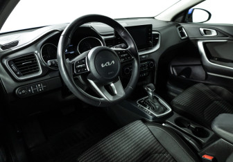 Подержанный автомобиль Kia Ceed Hatchback 2022 года (11 фото)