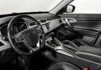Подержанный автомобиль Geely Atlas 2019 года (9 фото)