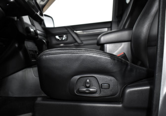 Подержанный автомобиль Mitsubishi Pajero 2011 года (12 фото)