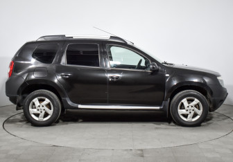 Подержанный автомобиль Renault Duster 2014 года (4 фото)