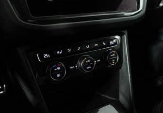 Подержанный автомобиль Volkswagen Tiguan 2019 года (16 фото)