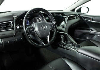 Подержанный автомобиль Toyota Camry Sedan 2018 года (11 фото)