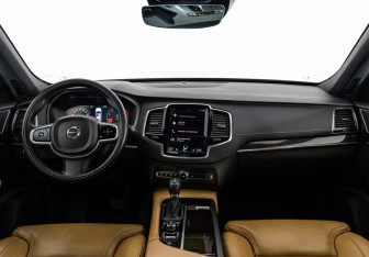 Подержанный автомобиль Volvo XC90 2018 года (11 фото)
