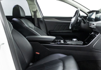 Подержанный автомобиль Kia K5 2022 года (17 фото)