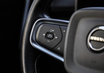 Подержанный автомобиль Volvo XC40 2021 года (13 фото)