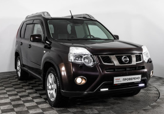 Подержанный автомобиль Nissan X-Trail 2013 года (3 фото)