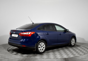 Подержанный автомобиль Ford Focus Sedan 2013 года (5 фото)