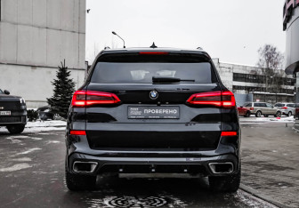 Подержанный автомобиль BMW X5 2019 года (8 фото)