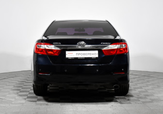 Подержанный автомобиль Toyota Camry Sedan 2013 года (6 фото)