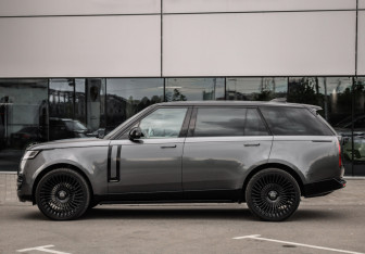 Подержанный автомобиль Land Rover Range Rover 2023 года (9 фото)