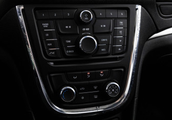 Подержанный автомобиль Opel Mokka 2014 года (14 фото)