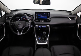 Подержанный автомобиль Toyota RAV4 2019 года (9 фото)