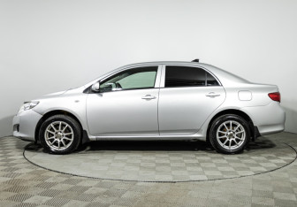 Подержанный автомобиль Toyota Corolla Sedan 2007 года (8 фото)