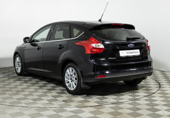 Подержанный автомобиль Ford Focus Hatchback 2013 года (7 фото)