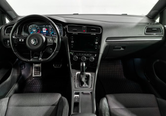 Подержанный автомобиль Volkswagen Golf R Hatchback 2019 года (15 фото)