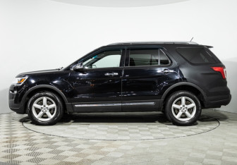 Подержанный автомобиль Ford Explorer 2018 года (8 фото)