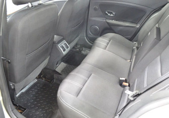 Подержанный автомобиль Renault Fluence 2013 года (11 фото)