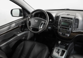 Подержанный автомобиль Hyundai Santa Fe 2010 года (9 фото)