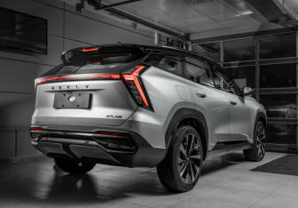 Новый Geely Atlas 2025 (5 фото)