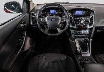 Подержанный автомобиль Ford Focus Hatchback 2011 года (11 фото)