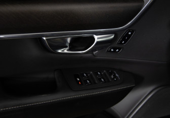 Подержанный автомобиль Volvo V90 Cross Country 2019 года (20 фото)
