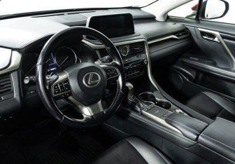 Подержанный автомобиль Lexus RX 2021 года (11 фото)