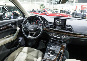 Подержанный автомобиль Audi Q5 2017 года (16 фото)