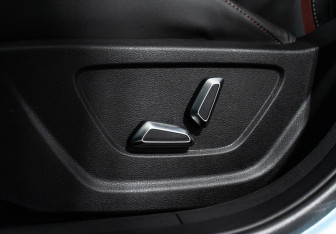 Подержанный автомобиль Geely Coolray 2023 года (16 фото)