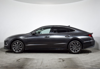 Подержанный автомобиль Hyundai Sonata 2021 года (8 фото)