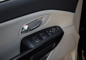 Подержанный автомобиль Kia Carnival 2020 года (20 фото)
