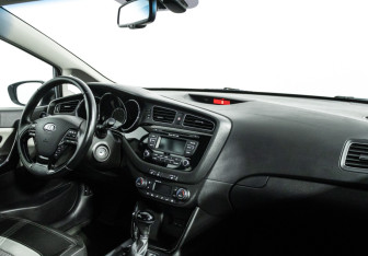 Подержанный автомобиль Kia Ceed Hatchback 2015 года (9 фото)