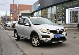 Подержанный автомобиль Renault Sandero 2016 года (3 фото)
