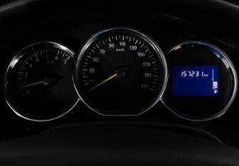 Подержанный автомобиль Renault Logan Sedan 2016 года (17 фото)