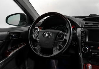 Подержанный автомобиль Toyota Camry Sedan 2011 года (16 фото)