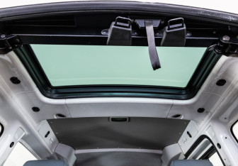 Подержанный автомобиль Volkswagen Caddy Compactvan 2012 года (20 фото)