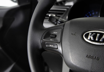 Подержанный автомобиль Kia Rio Sedan 2011 года (19 фото)