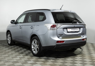 Подержанный автомобиль Mitsubishi Outlander 2013 года (7 фото)