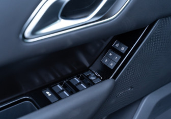 Новый Land Rover Range Rover Velar 2025 (18 фото)