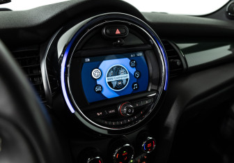 Подержанный автомобиль MINI Hatch 2019 года (17 фото)