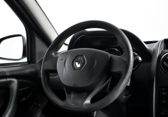 Подержанный автомобиль Renault Duster 2018 года (15 фото)