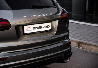 Подержанный автомобиль Porsche Cayenne 2015 года (8 фото)