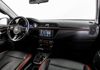 Подержанный автомобиль Kia Rio Hatchback 2020 года (9 фото)